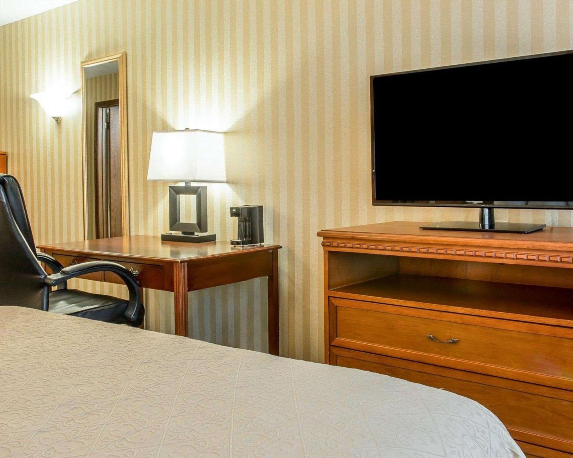 Quality Inn Gaylord Exterior photo