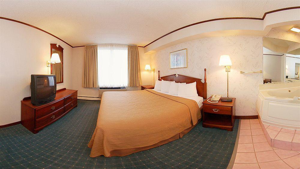Quality Inn Gaylord Room photo